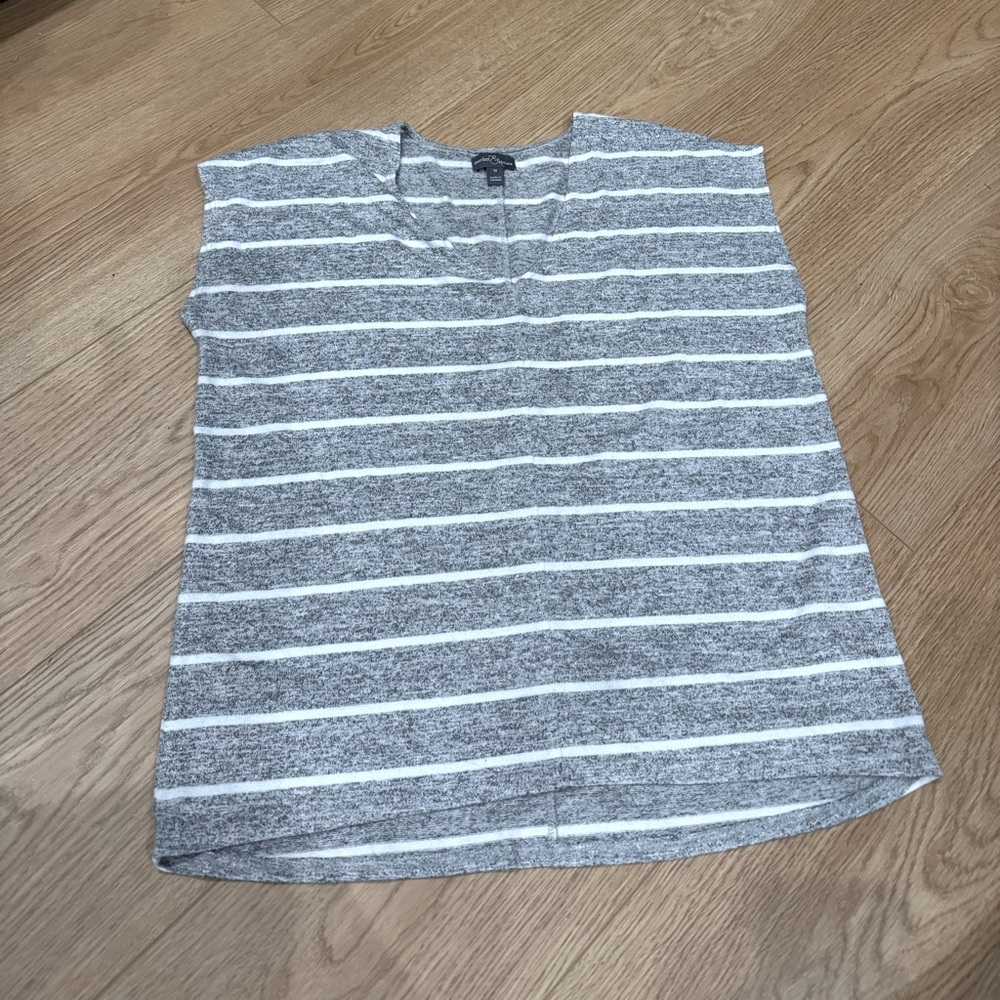 EUC Market & Spruce M Anthropologie super soft top sleeveless V-neck